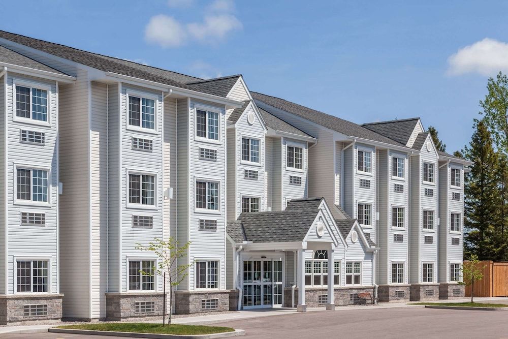 Microtel Inn & Suites by Wyndham Sault Ste. Marie 1