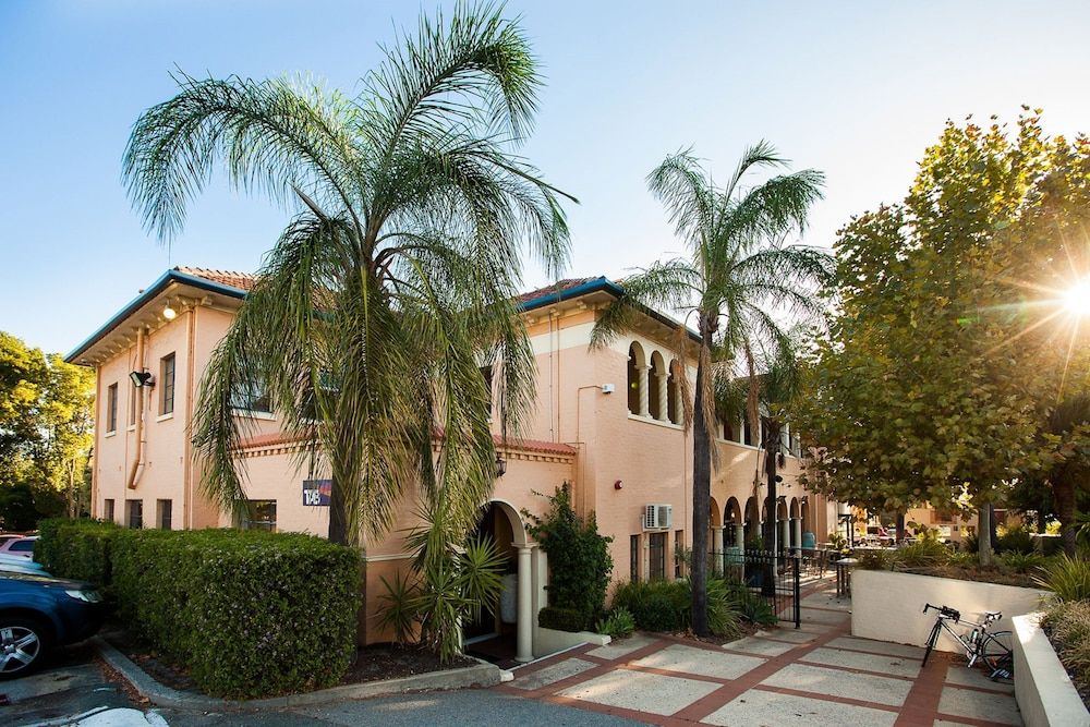 Captain Stirling Hotel 1