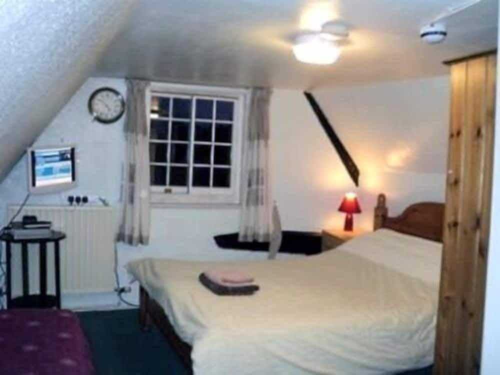 Three Horseshoes Inn 3