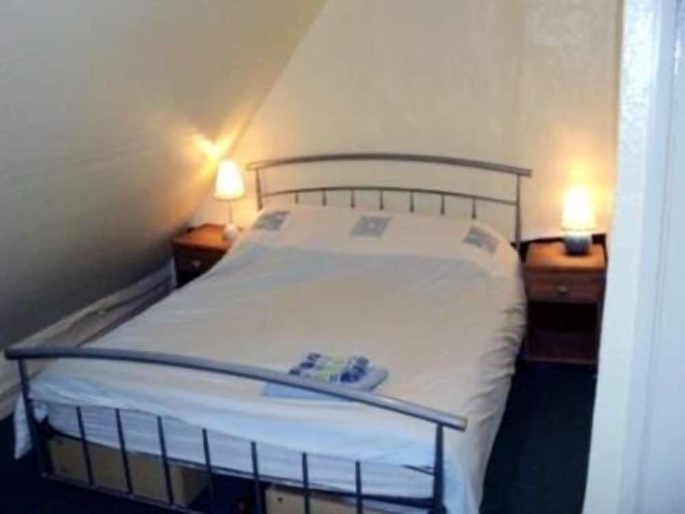 Three Horseshoes Inn 2