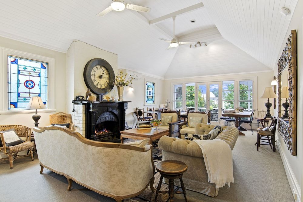 Captain's Retreat Apartments and Cottages 2
