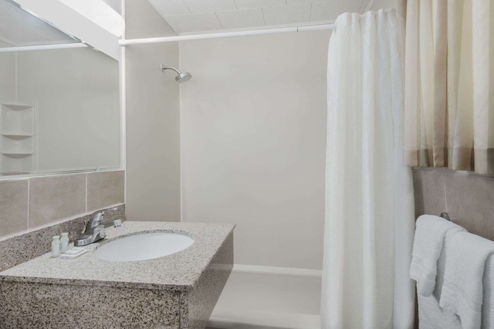 Knights Inn Arnprior 3