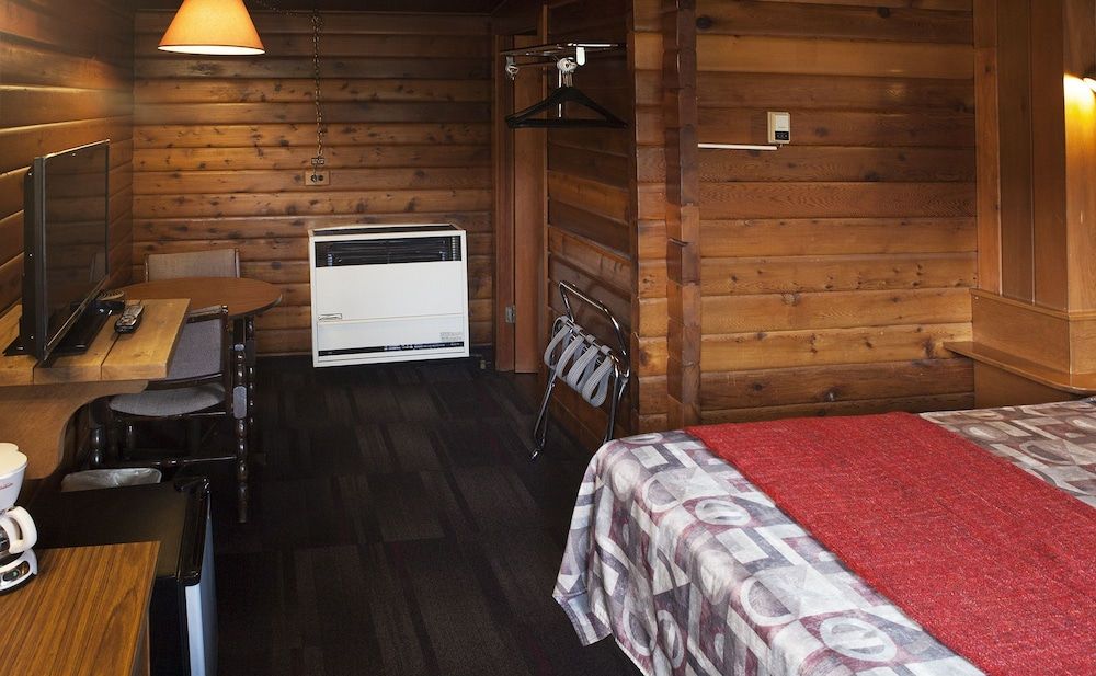 Rundle Mountain Lodge 2