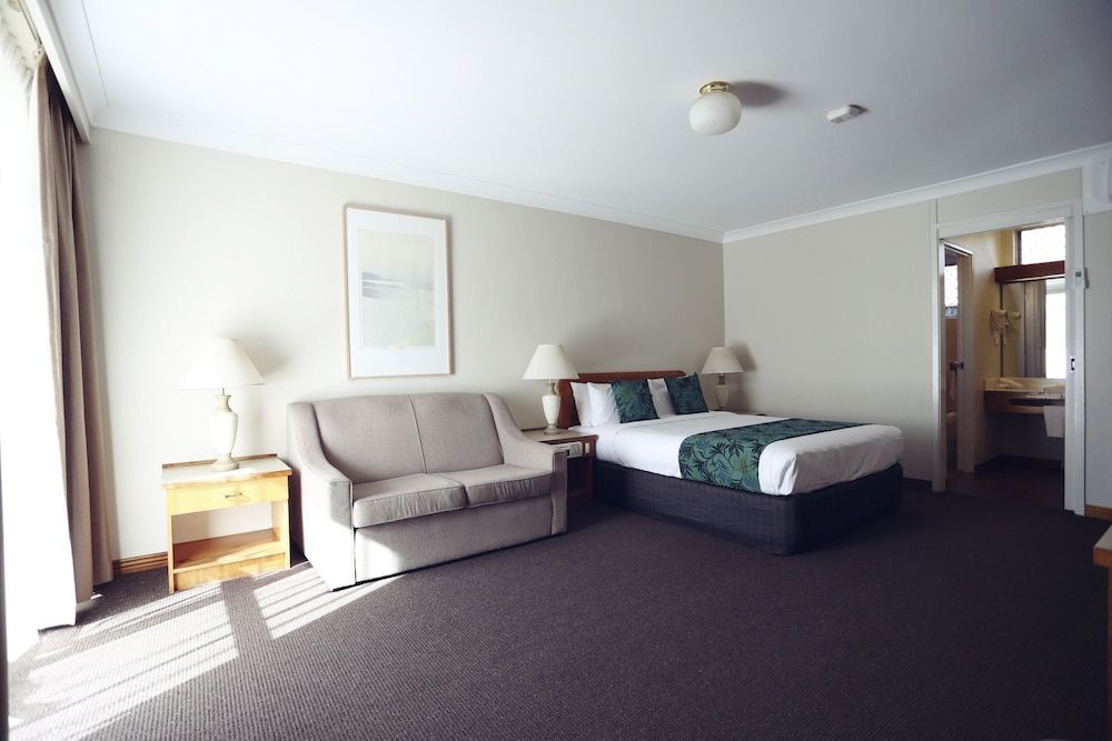 Cascades Motor Inn 3