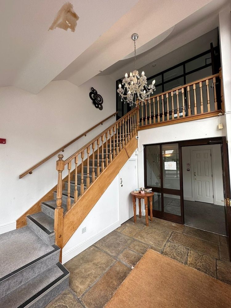 The Pheasant Bar & Restaurant Hotel 3