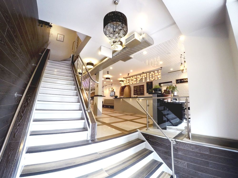 M Montreal - Hostel 2