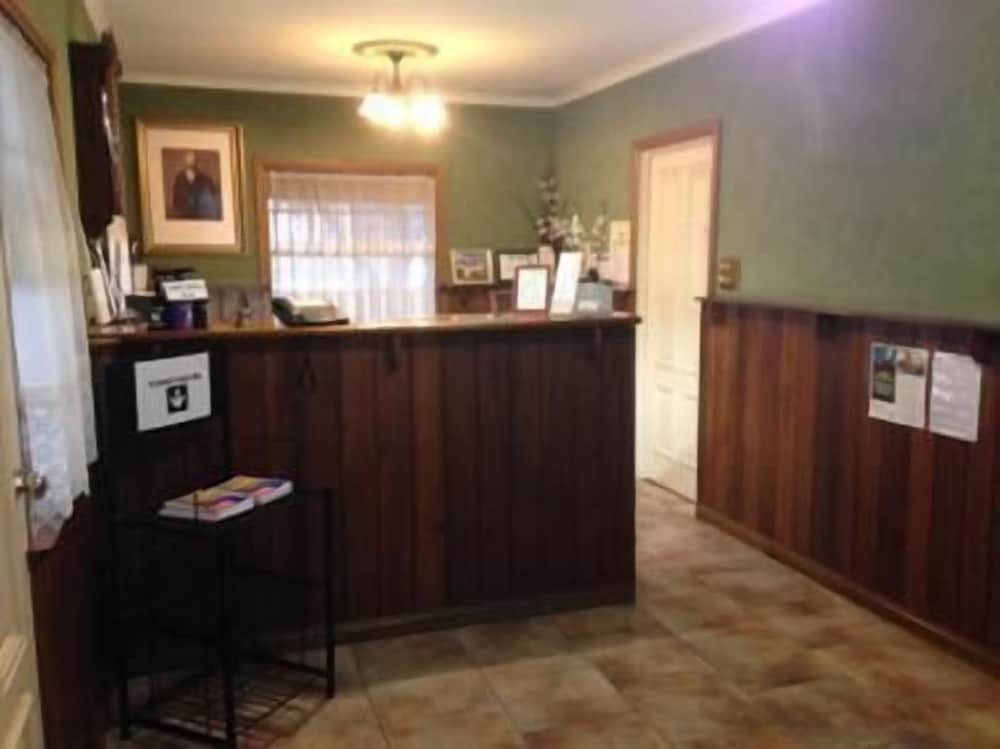 Charles Rasp Motor Inn & Cottages 1