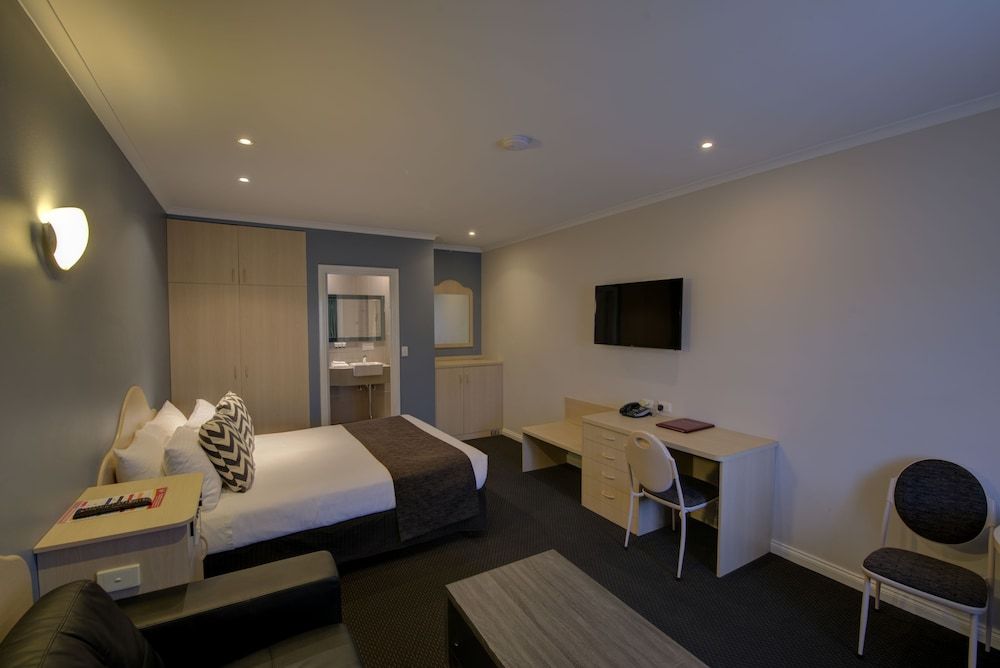 Charles Rasp Motor Inn & Cottages 2