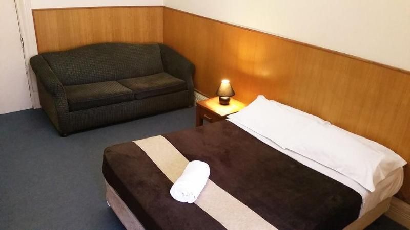 Holiday Lodge Hotel 3