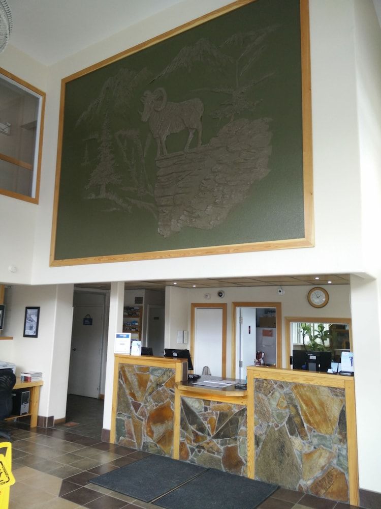 Days Inn by Wyndham Golden 3