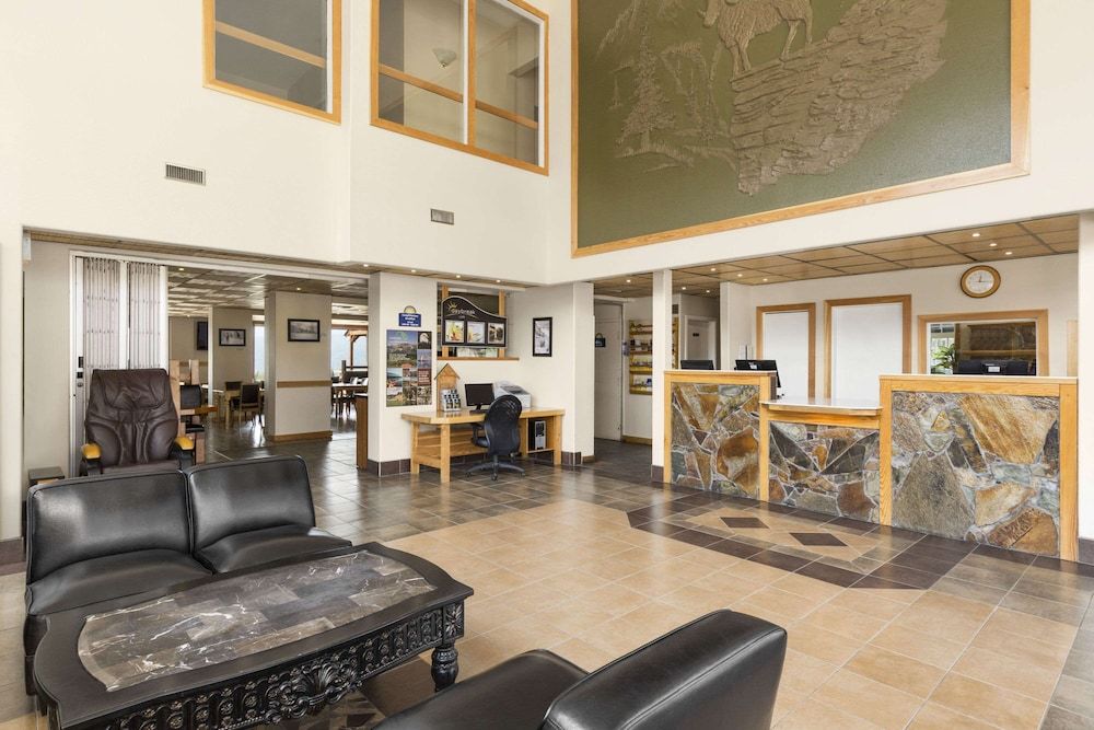 Days Inn by Wyndham Golden 2