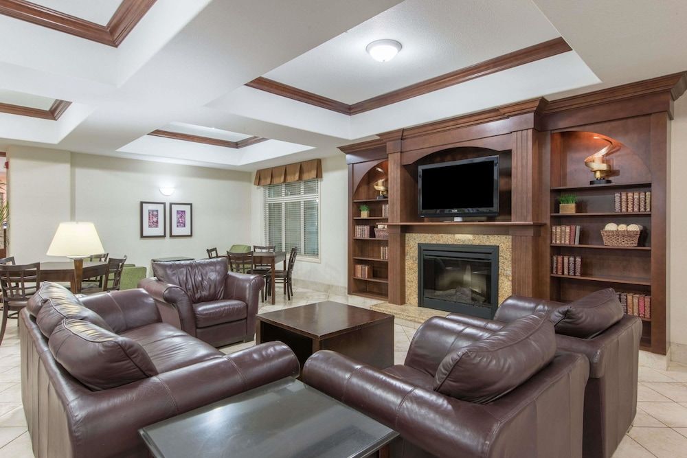 Ramada by Wyndham Wainwright 2