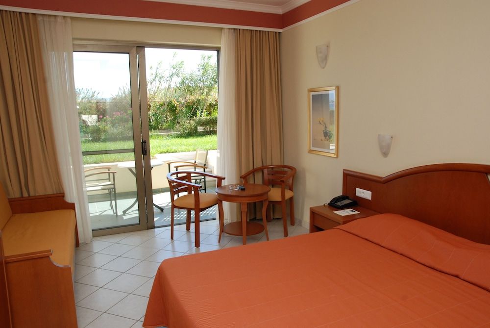 Hydramis Palace Beach Resort 3