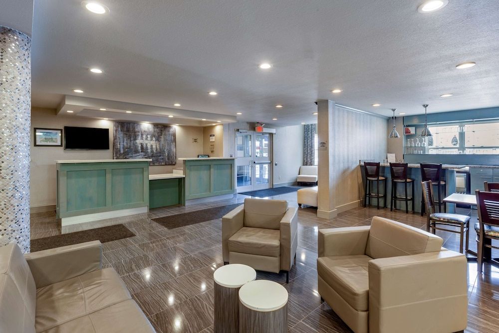 Best Western Plus Woodstock Inn & Suites 2