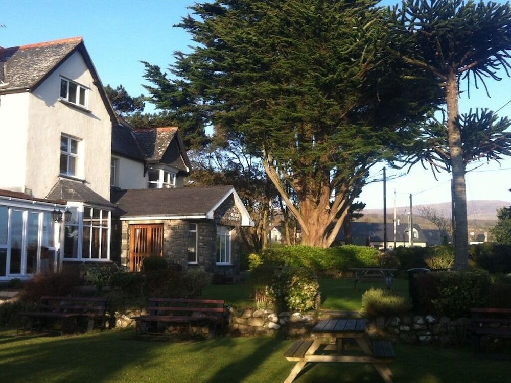 Cadwgan House Hotel