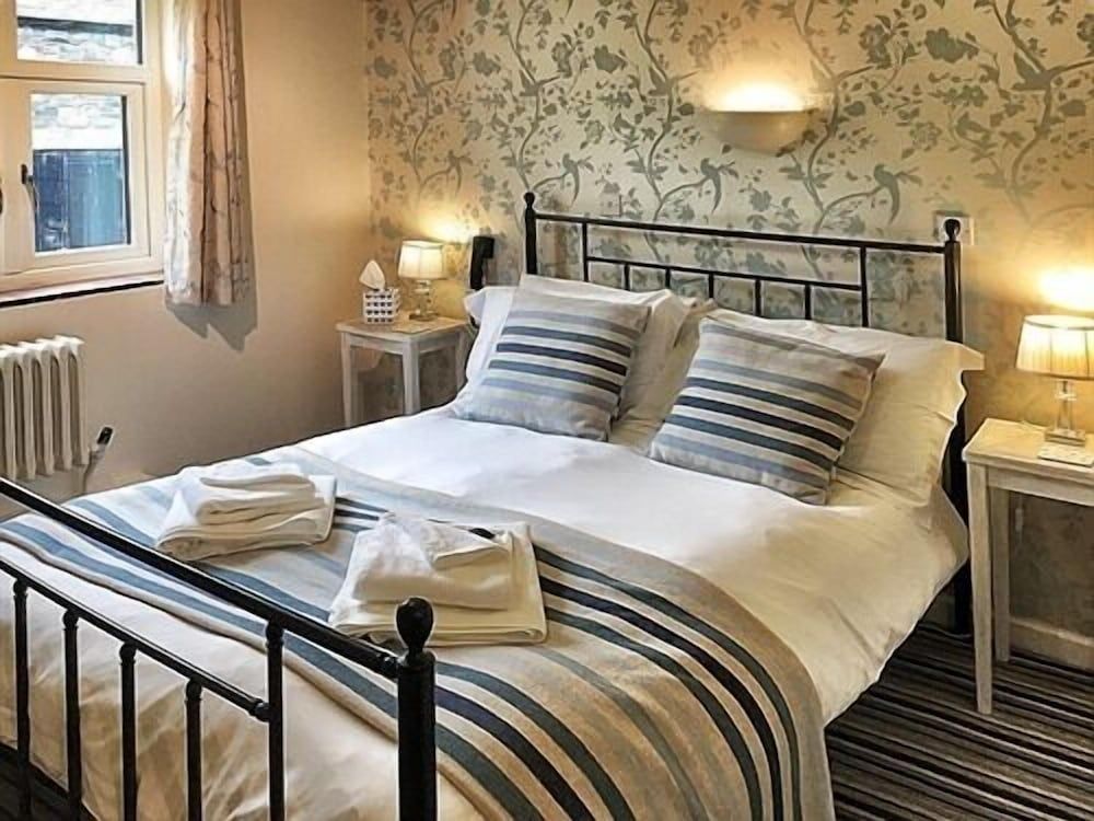 The Hand at Llanarmon 2