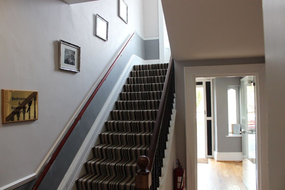 The Coquetvale Hotel 2