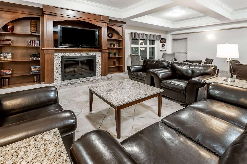 Ramada by Wyndham High River 2