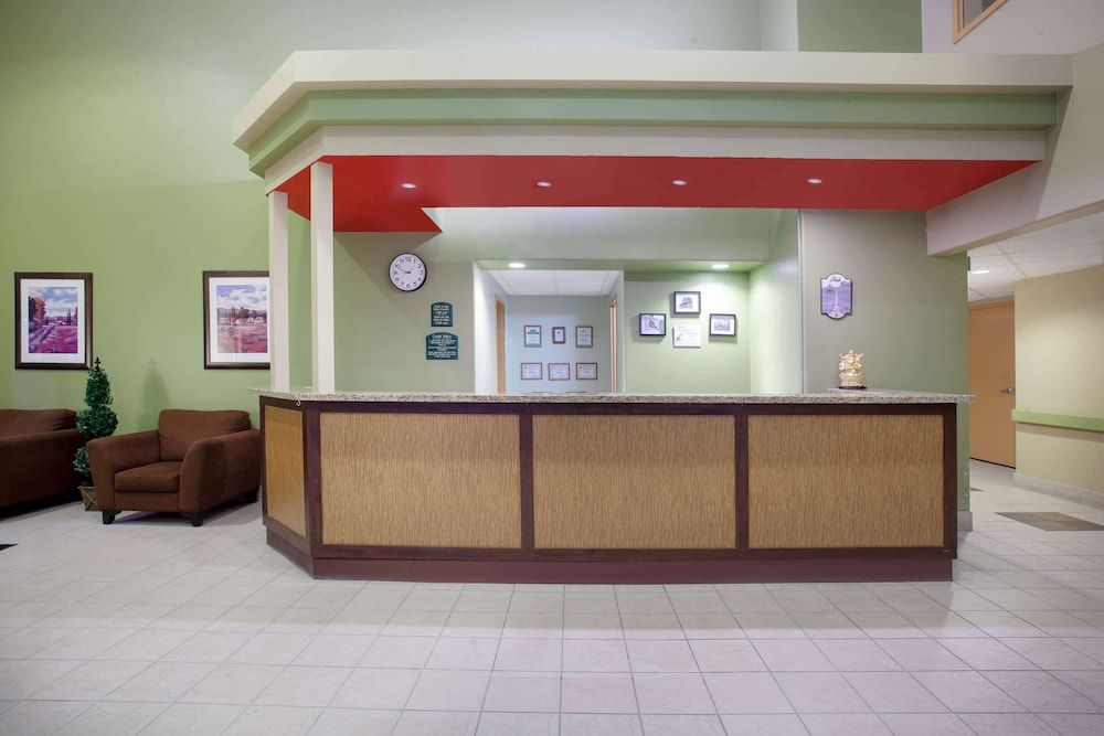 Super 8 by Wyndham Midland 3