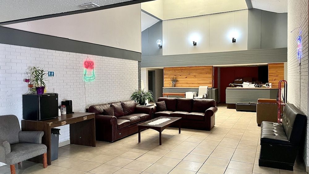 Lively Inn & Suites 3