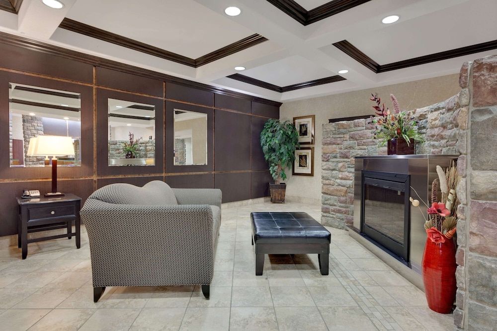 Ramada by Wyndham Stettler 2