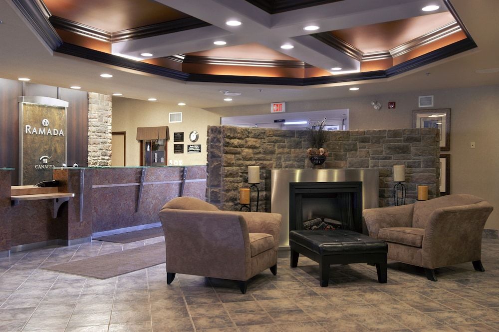 Ramada by Wyndham Drumheller Hotel & Suites 2