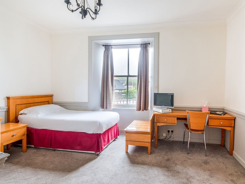 OYO Clovenfords Hotel 3