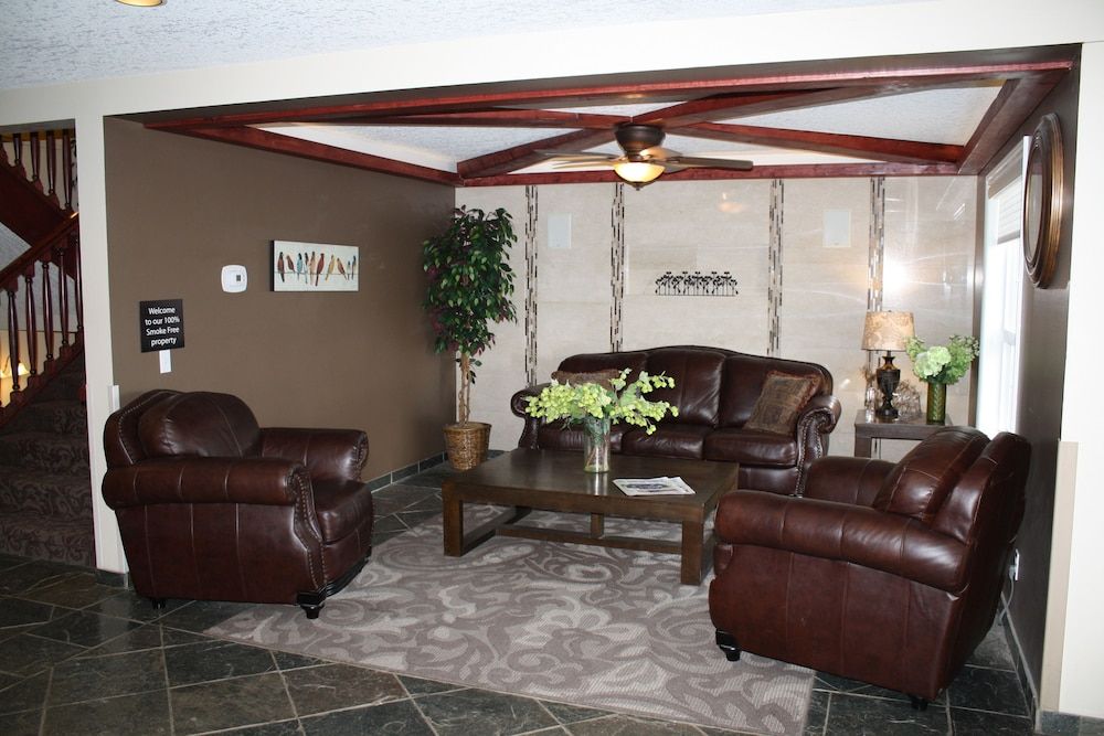 Super 8 by Wyndham Cochrane 3