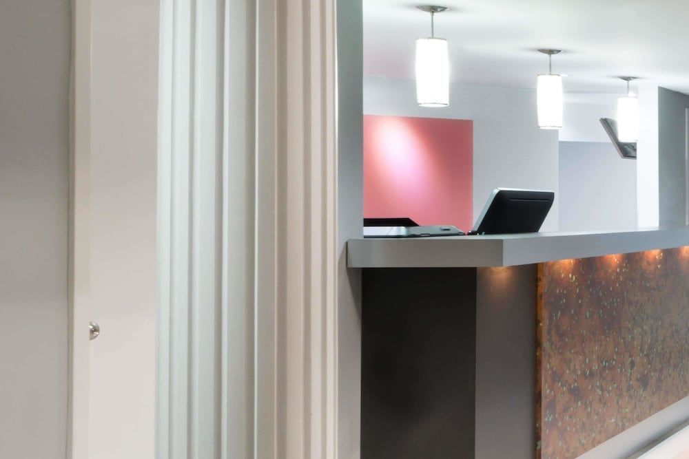 Super 8 by Wyndham Mt Hope Hamilton Intl Arpt ON 2