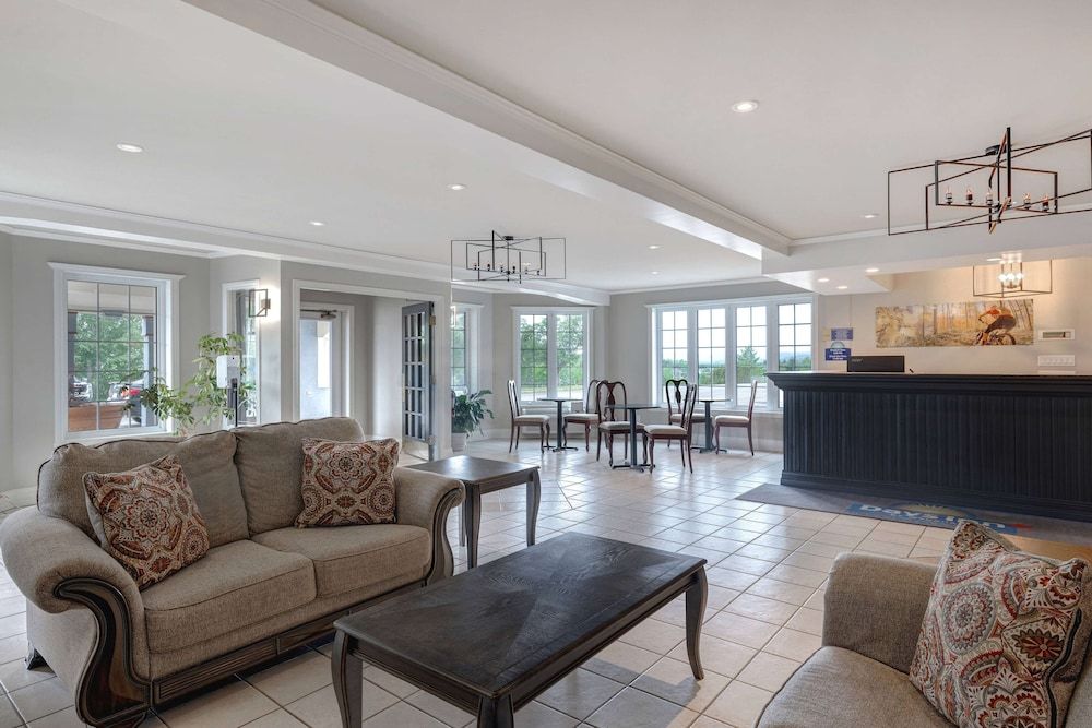 Days Inn by Wyndham Edmundston 2