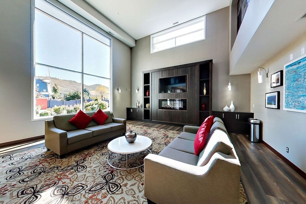 Best Western Plus Osoyoos Hotel & Suites 3