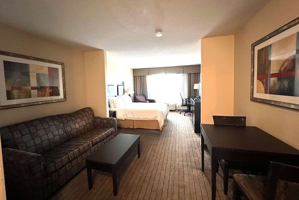 Ramada by Wyndham Prince Albert 3