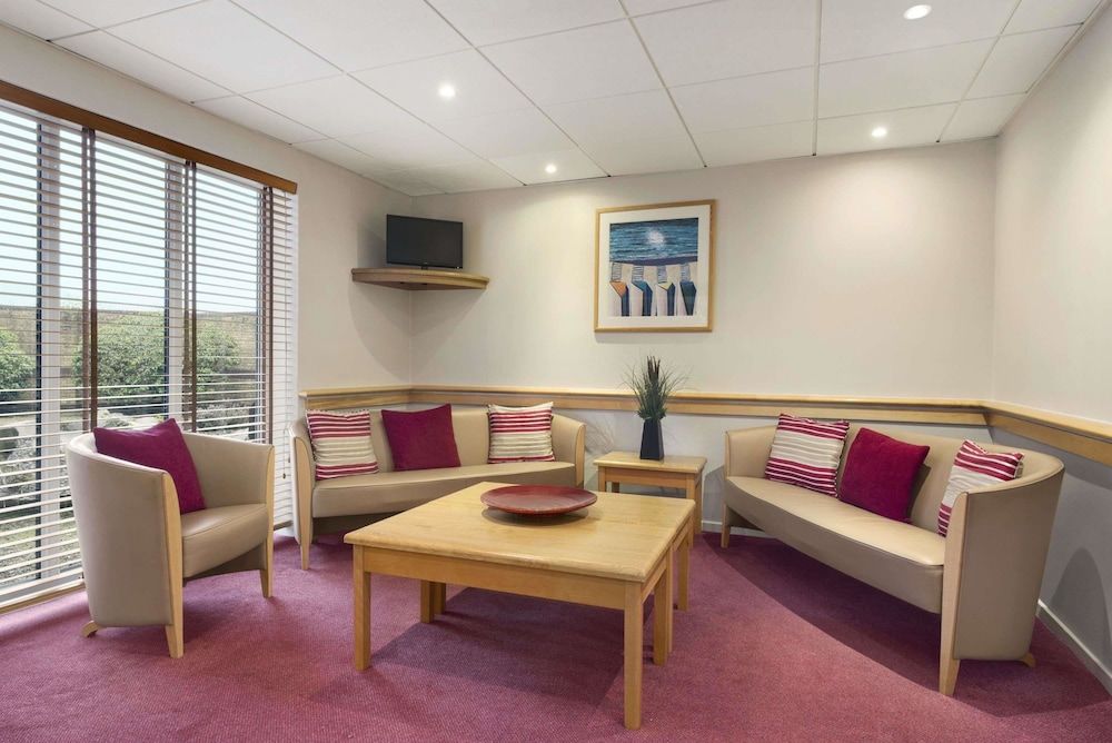 Days Inn by Wyndham Abington M74 3