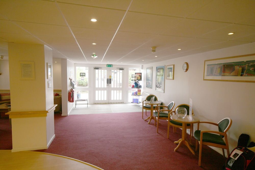 Days Inn by Wyndham Abington M74 2