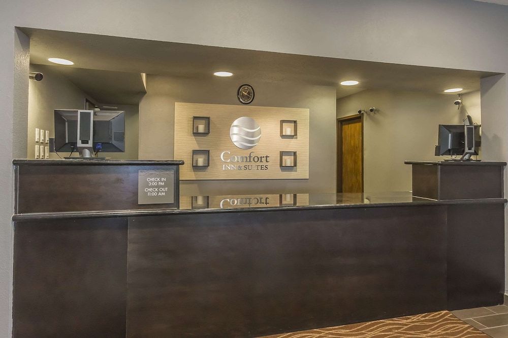 Comfort Inn And Suites 2