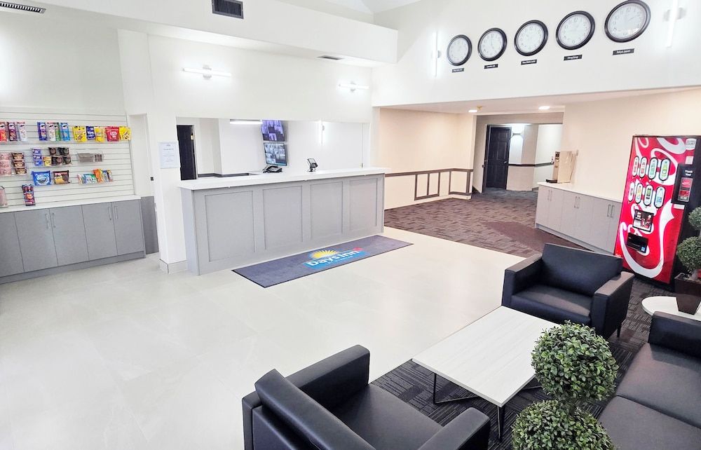 Days Inn by Wyndham Valemount 2