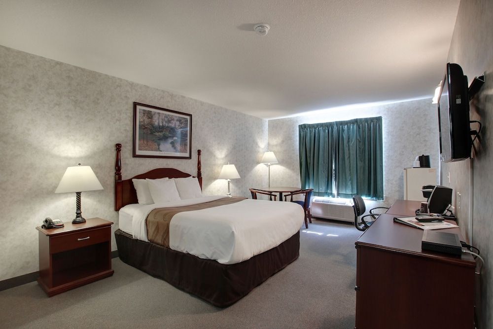 Ramada by Wyndham Nisku Edmonton Airport 3