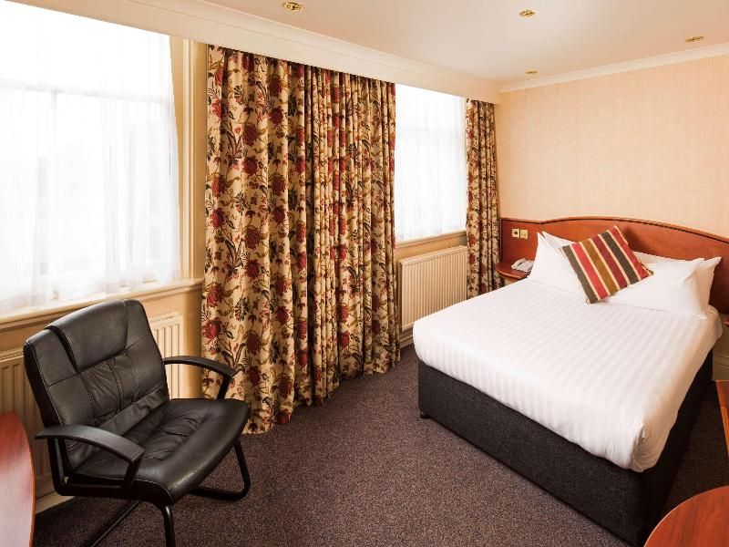 Mercure Burton upon Trent Newton Park 3
