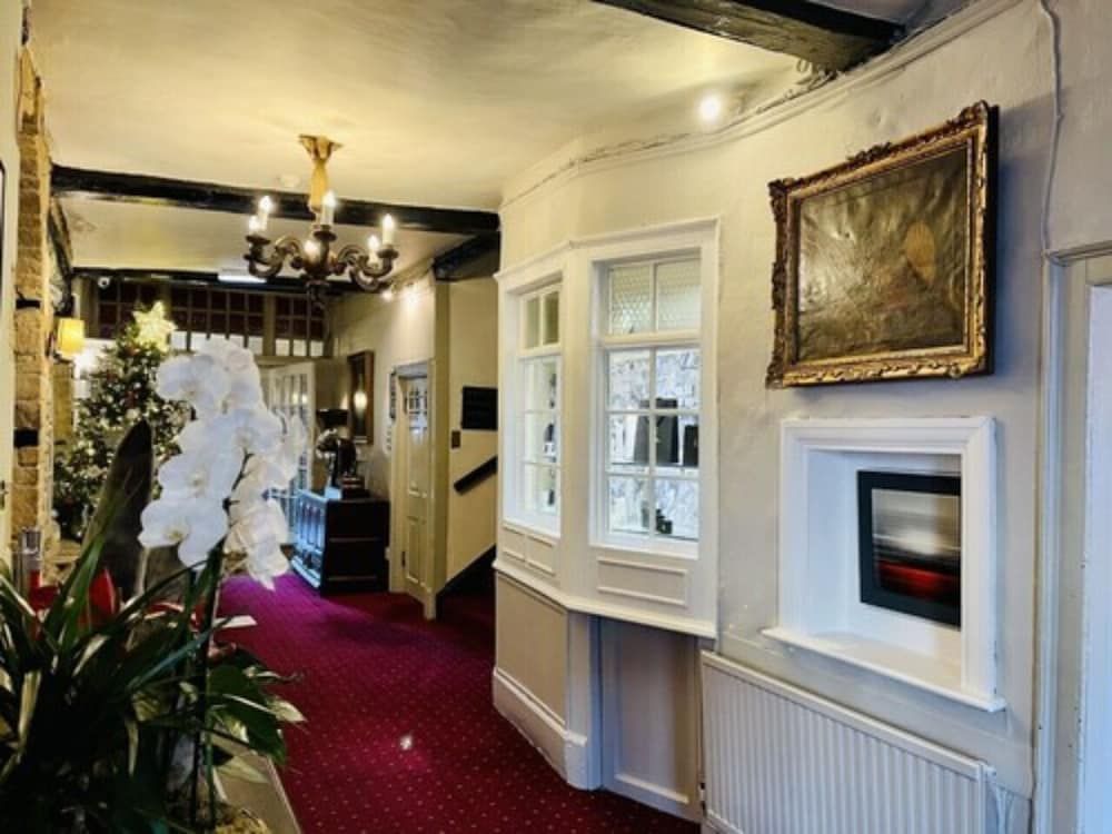 Macdonald Bear Hotel 3