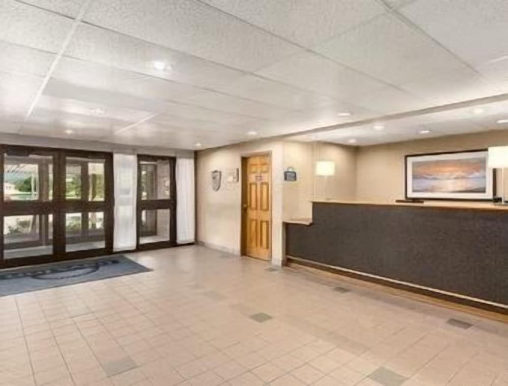 Days Inn by Wyndham Stephenville 2