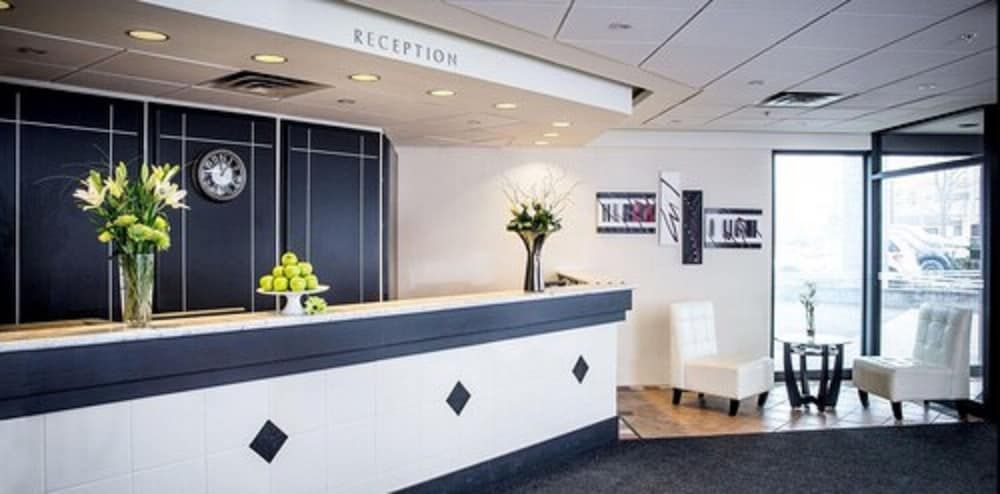 Quality Inn & Suites Brossard 3