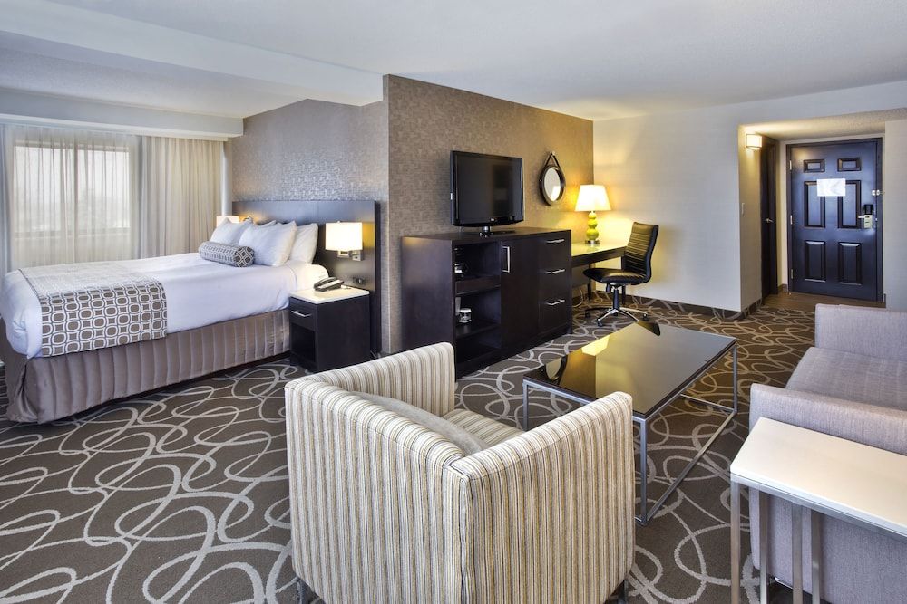 Crowne Plaza Kitchener-Waterloo, an IHG Hotel 2