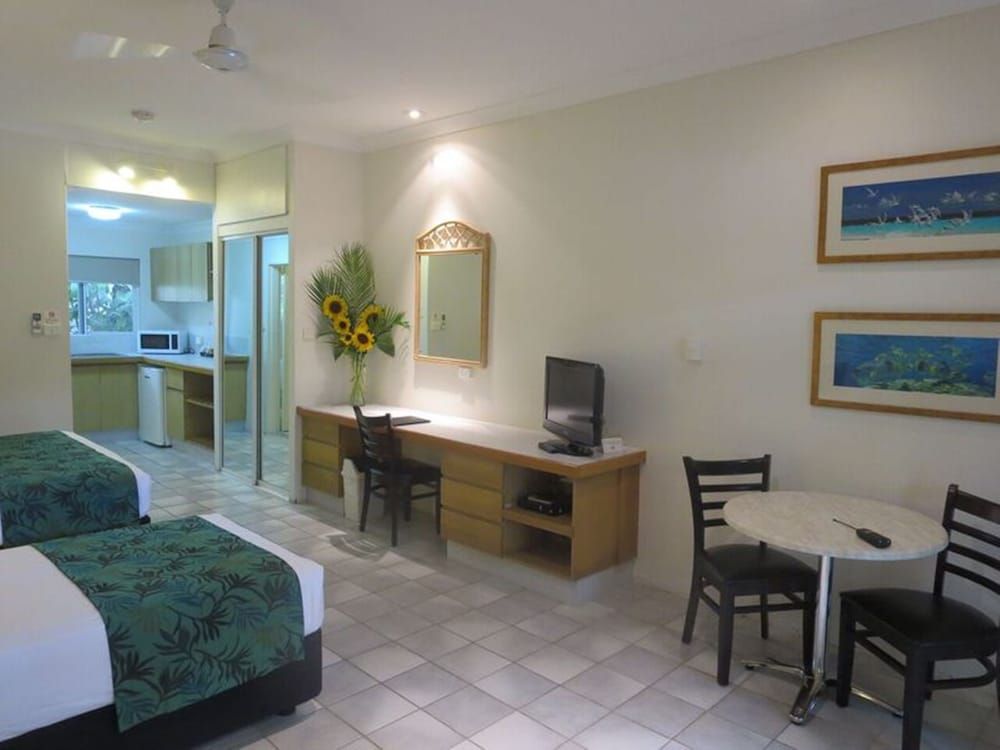 Lazy Lizard Motor Inn 3