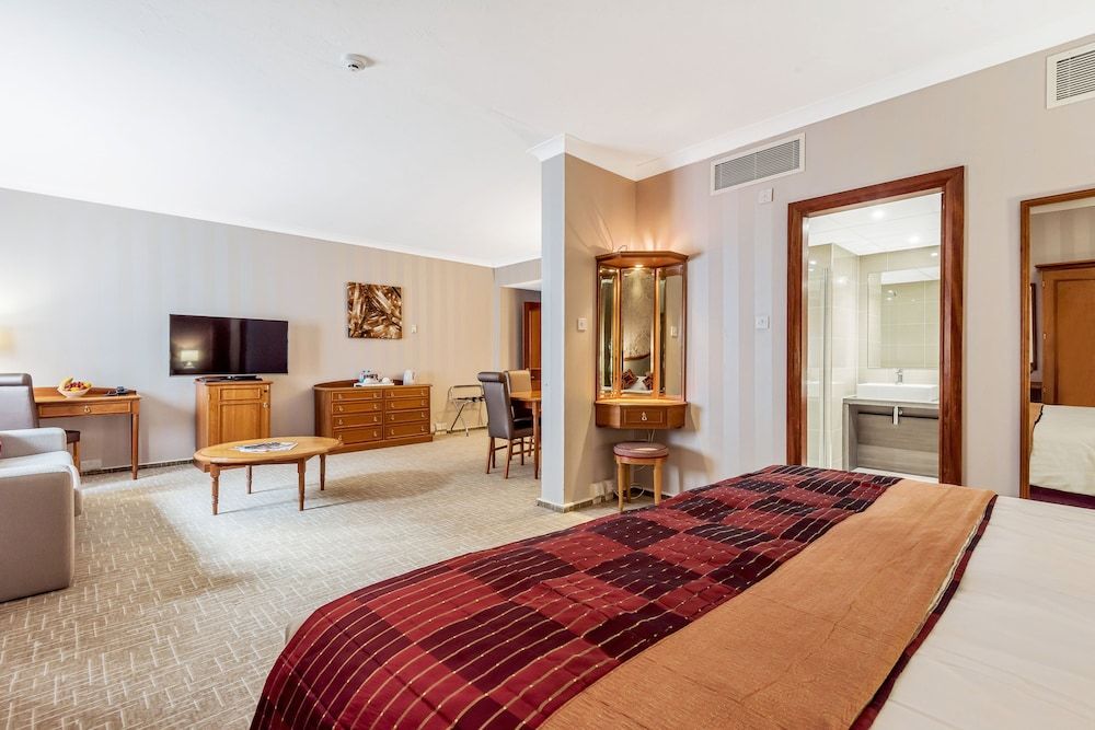 The Coppid Beech Hotel 2