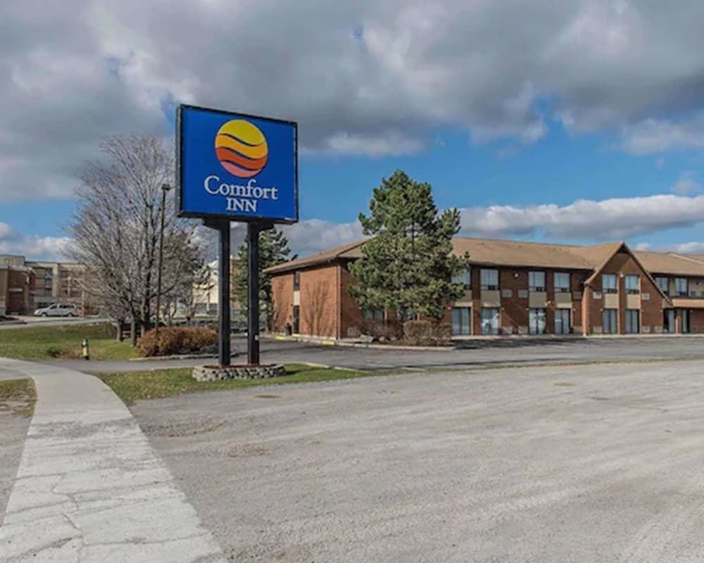 Comfort Inn Highway 401