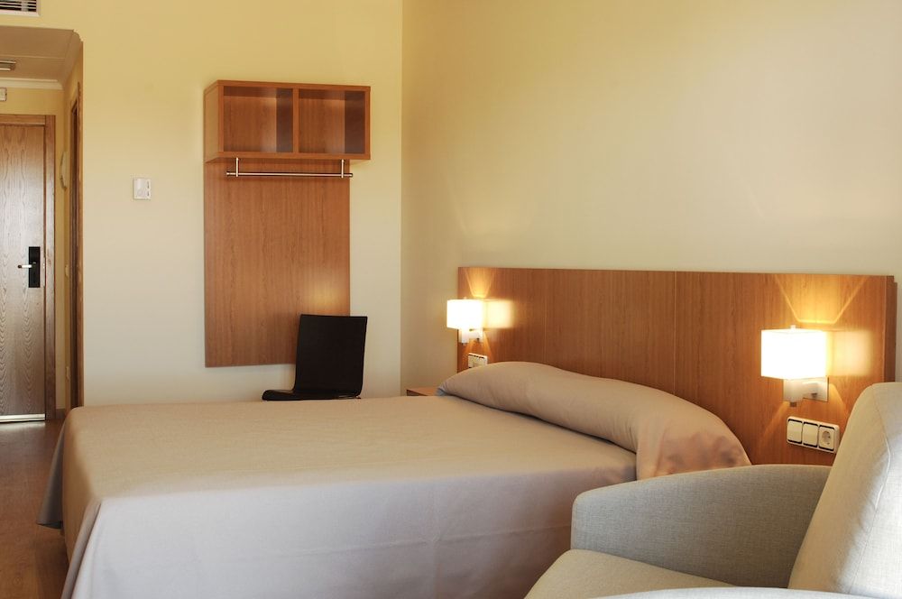 Ashotels Monreal Del Campo 3