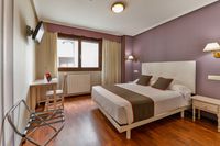 OYO Puerto De Candás