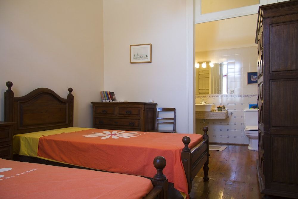 Liiiving in Moledo - Vintage House 3