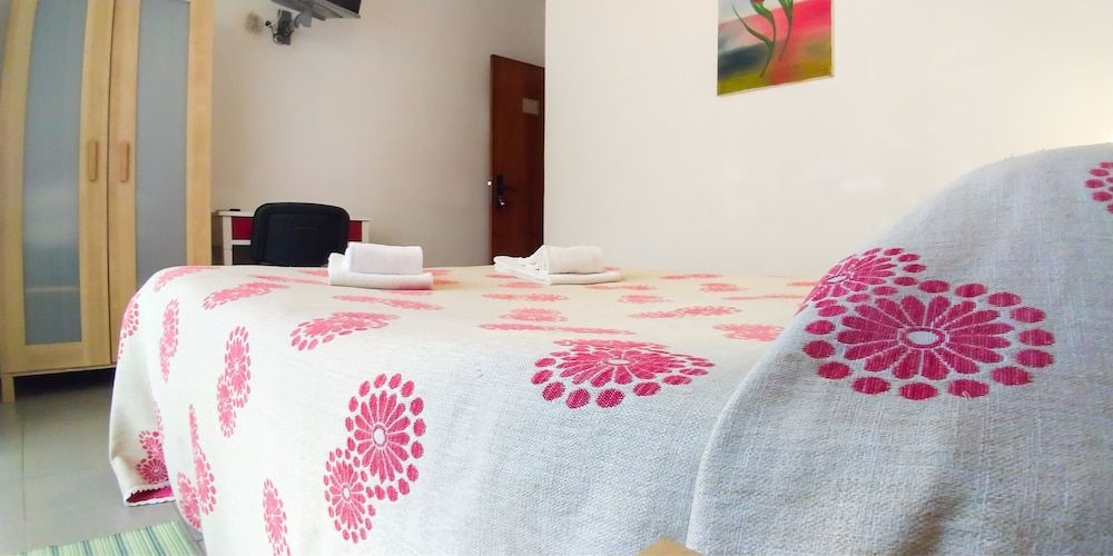 E-Nove Lounge Hostel Caffe 2