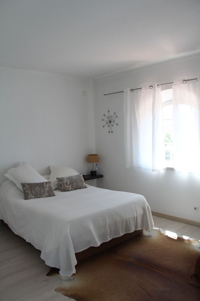 Sesimbra Stylish Villa by Homing 3